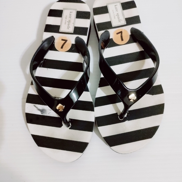 Kate Spade Milli Sandals Black White Striped Wedge Flip Flops Size 7 - Picture 2 of 5